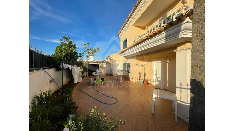 Moradia T4 para Venda em Vialonga Foto 29