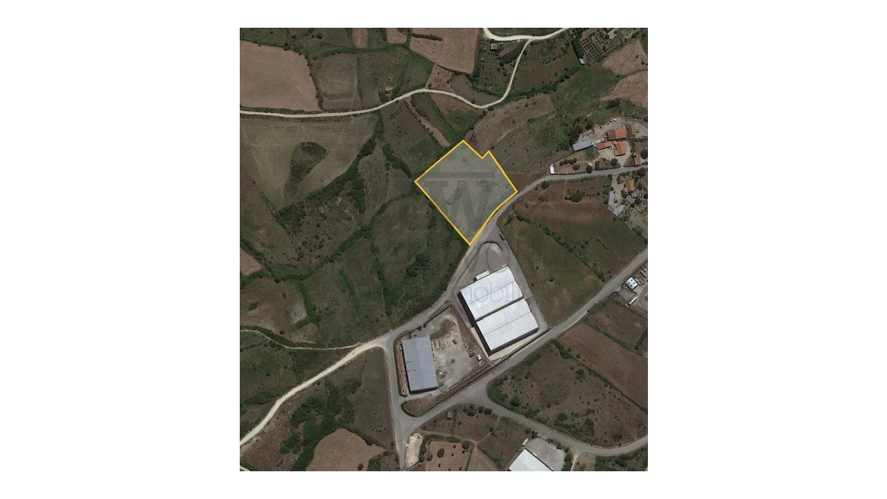 Terreno Comércio / Armazém para Venda em Santiago dos Velhos Foto 1