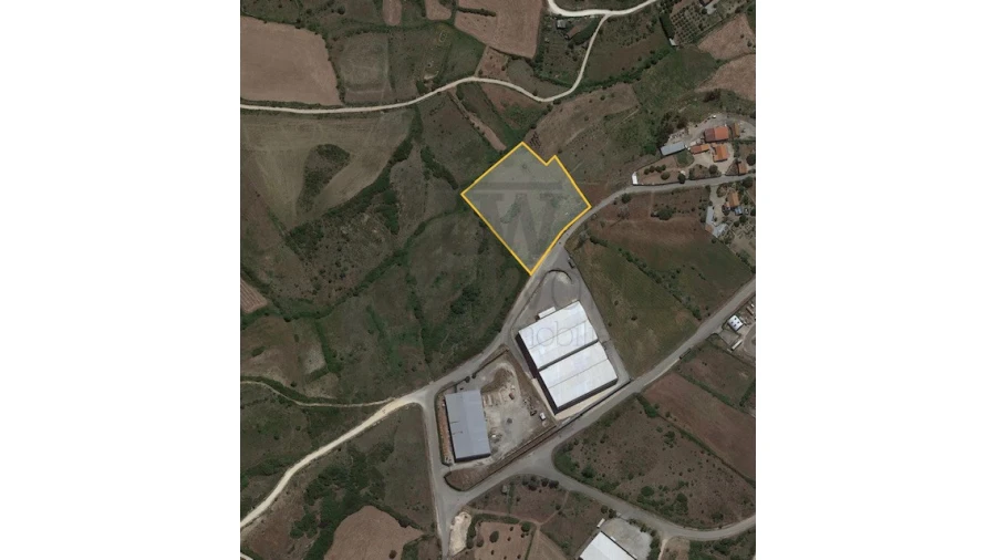 Terreno Comércio / Armazém para Venda em Santiago dos Velhos Foto 1