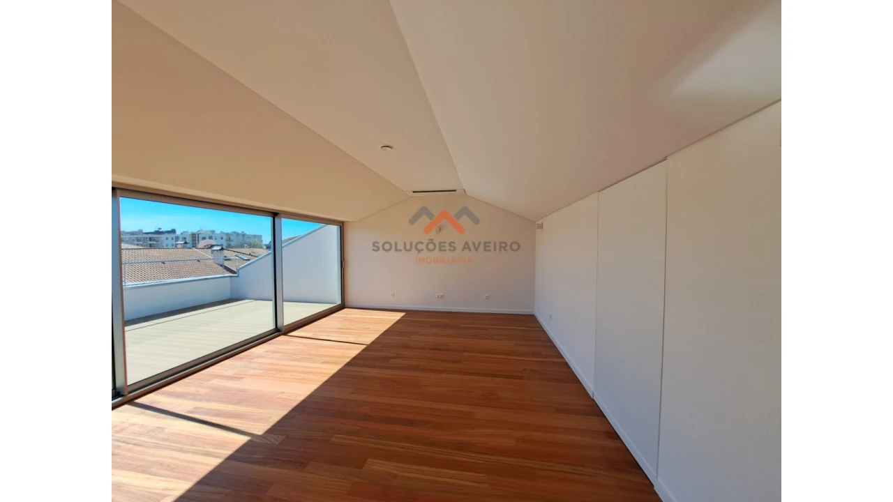 Moradia T4 para Venda em Glória e Vera Cruz Foto 8