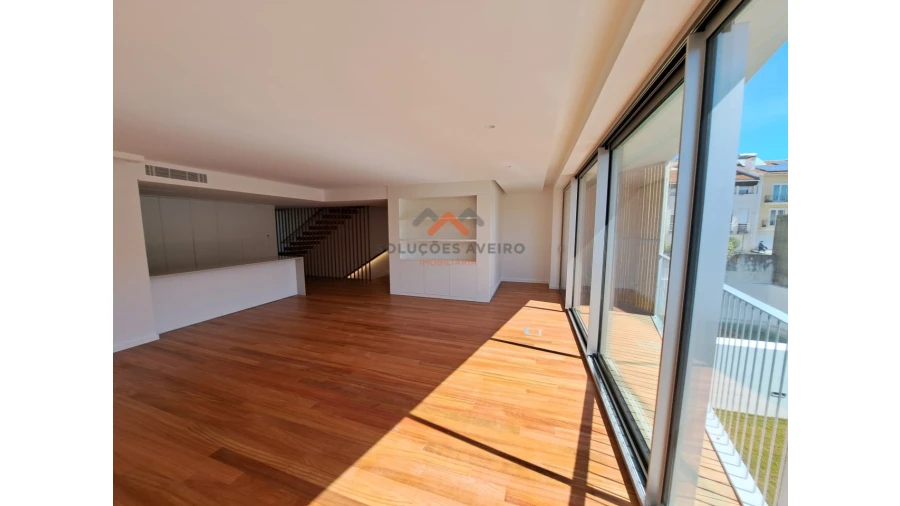 Moradia T4 para Venda em Glória e Vera Cruz Foto 2