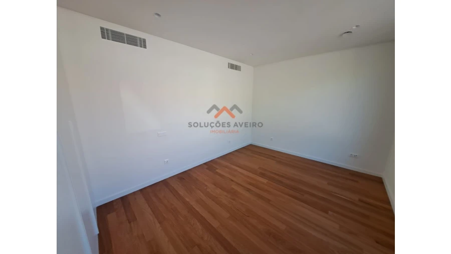 Moradia T4 para Venda em Glória e Vera Cruz Foto 11