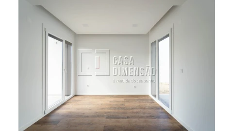 Moradia T4 para Venda em Charneca de Caparica e Sobreda