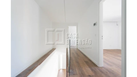 Moradia T4 para Venda em Charneca de Caparica e Sobreda