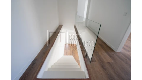 Moradia T4 para Venda em Charneca de Caparica e Sobreda