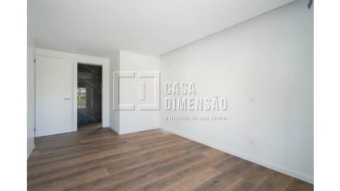 Moradia T4 para Venda em Charneca de Caparica e Sobreda