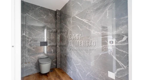 Moradia T4 para Venda em Charneca de Caparica e Sobreda