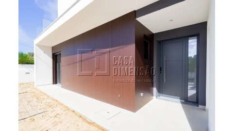 Moradia T4 para Venda em Charneca de Caparica e Sobreda