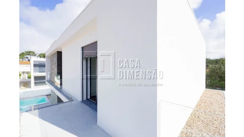 Moradia T4 para Venda em Charneca de Caparica e Sobreda