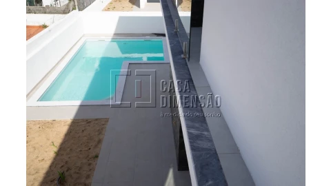 Moradia T4 para Venda em Charneca de Caparica e Sobreda