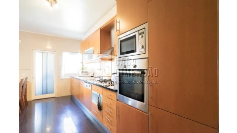 Apartamento para Venda em Carnaxide e Queijas