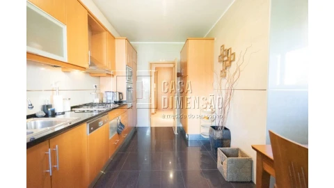 Apartamento para Venda em Carnaxide e Queijas
