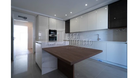 Apartamento T2 para Venda em Carnaxide e Queijas