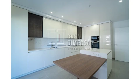 Apartamento T3 para Venda em Carnaxide e Queijas