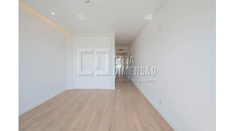 Apartamento T3 para Venda em Carnaxide e Queijas