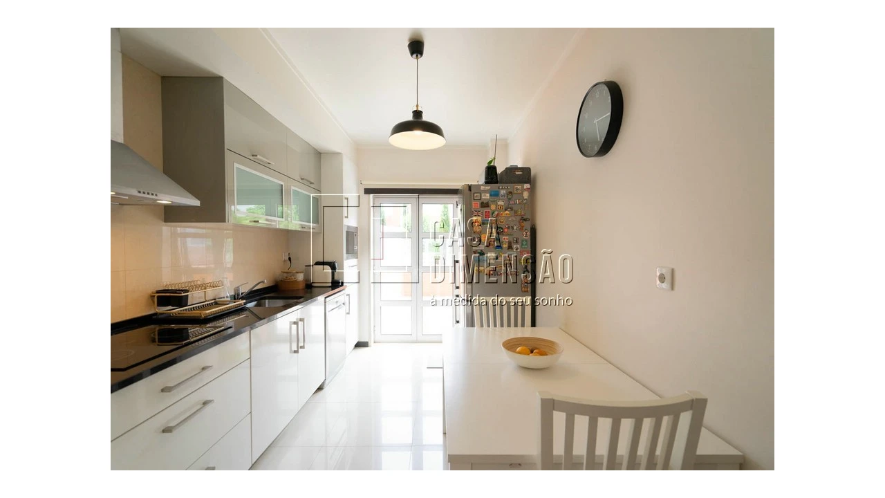 Apartamento T1 para Venda em Carnaxide e Queijas Foto 23