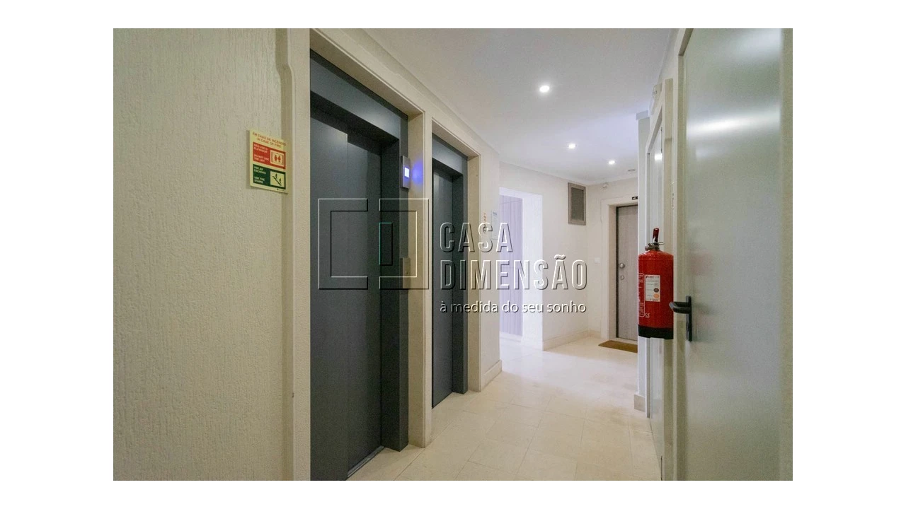 Apartamento T1 para Venda em Carnaxide e Queijas Foto 57