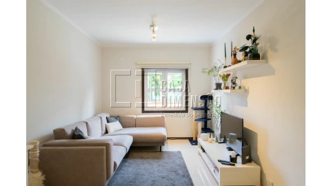 Apartamento T1 para Venda em Carnaxide e Queijas