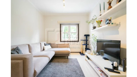 Apartamento T1 para Venda em Carnaxide e Queijas