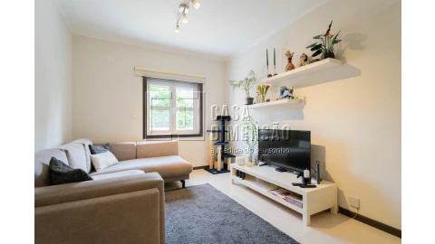 Apartamento T1 para Venda em Carnaxide e Queijas
