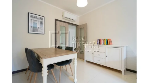 Apartamento T1 para Venda em Carnaxide e Queijas