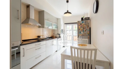 Apartamento T1 para Venda em Carnaxide e Queijas