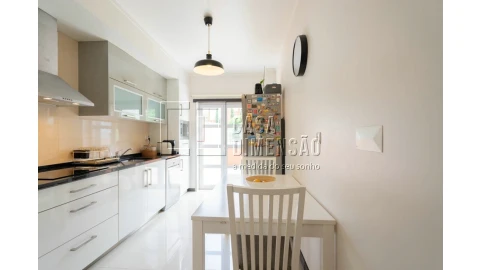 Apartamento T1 para Venda em Carnaxide e Queijas