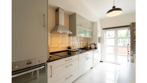 Apartamento T1 para Venda em Carnaxide e Queijas