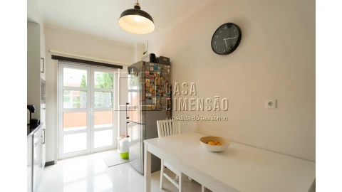 Apartamento T1 para Venda em Carnaxide e Queijas