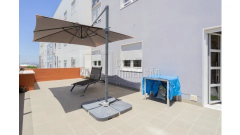 Apartamento T1 para Venda em Carnaxide e Queijas