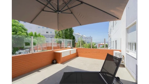 Apartamento T1 para Venda em Carnaxide e Queijas