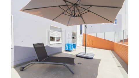 Apartamento T1 para Venda em Carnaxide e Queijas