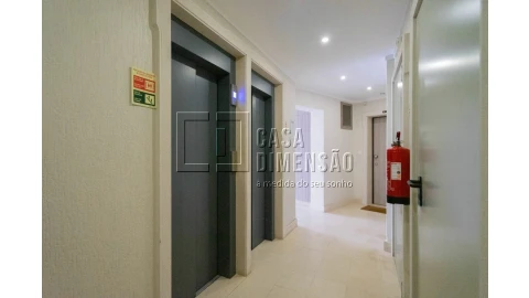 Apartamento T1 para Venda em Carnaxide e Queijas