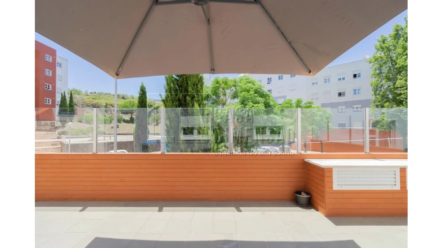 Apartamento T1 para Venda em Carnaxide e Queijas