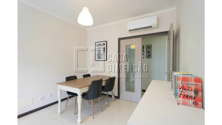 Apartamento T1 para Venda em Carnaxide e Queijas Foto 14
