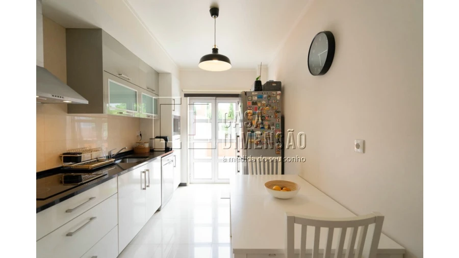 Apartamento T1 para Venda em Carnaxide e Queijas Foto 23
