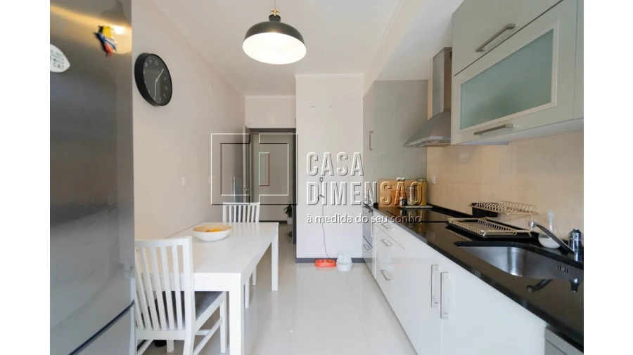 Apartamento T1 para Venda em Carnaxide e Queijas Foto 29