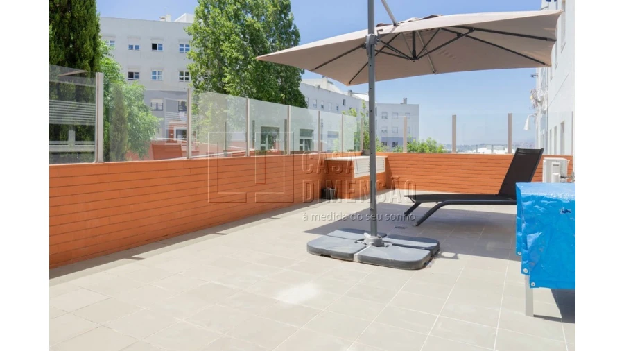 Apartamento T1 para Venda em Carnaxide e Queijas Foto 47