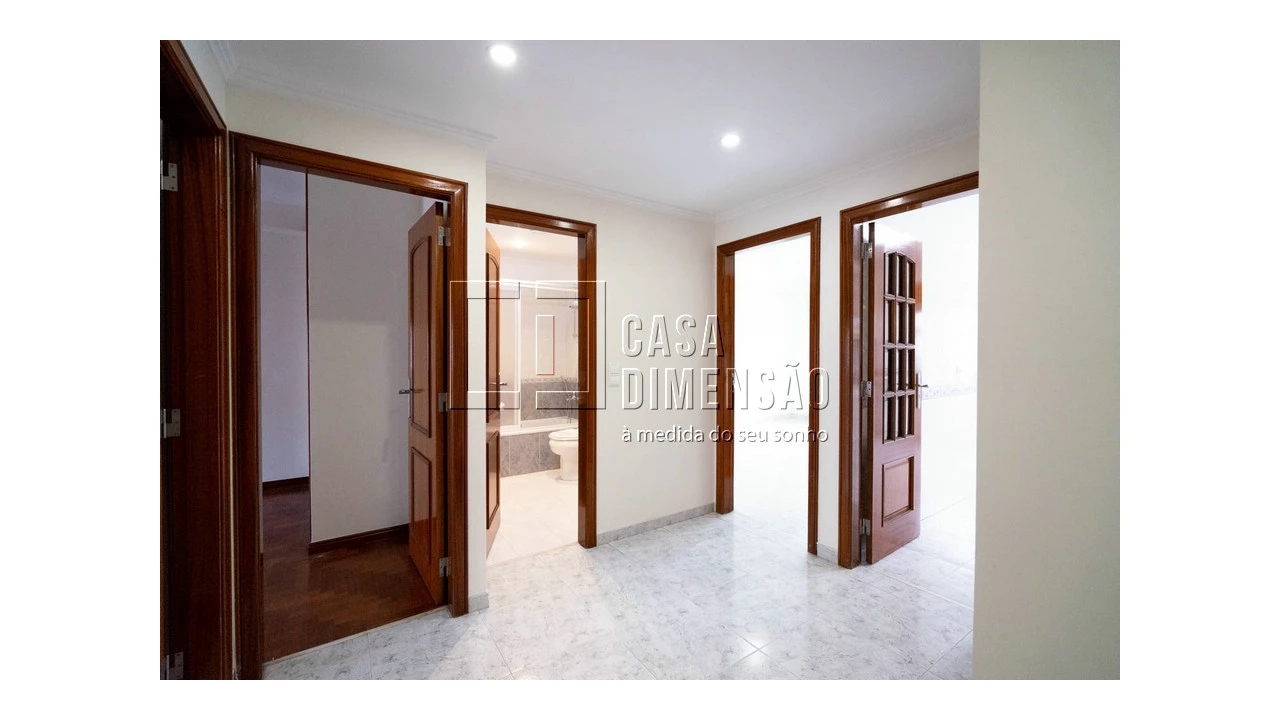 Apartamento T2 para Venda em Barcarena Foto 3