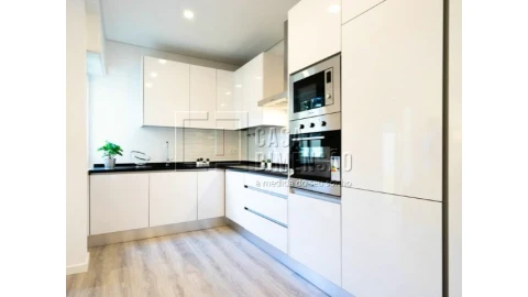Apartamento T3 para Venda em Benfica