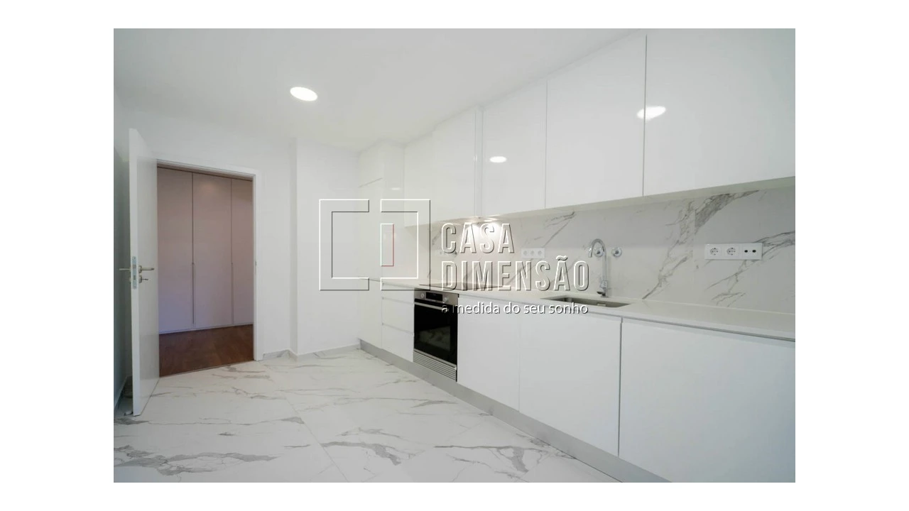 Apartamento T1 para Venda em Carnaxide e Queijas Foto 17
