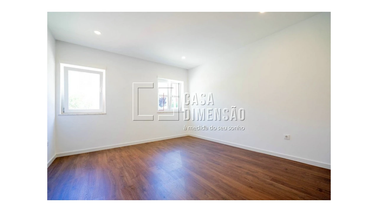 Apartamento T1 para Venda em Carnaxide e Queijas Foto 22