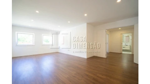 Apartamento T1 para Venda em Carnaxide e Queijas