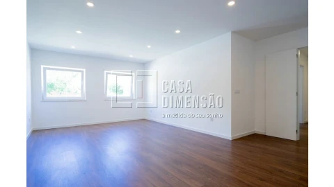 Apartamento T1 para Venda em Carnaxide e Queijas