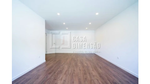 Apartamento T1 para Venda em Carnaxide e Queijas