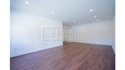 Apartamento T1 para Venda em Carnaxide e Queijas