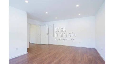 Apartamento T1 para Venda em Carnaxide e Queijas