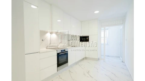 Apartamento T1 para Venda em Carnaxide e Queijas