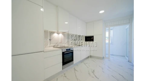 Apartamento T1 para Venda em Carnaxide e Queijas