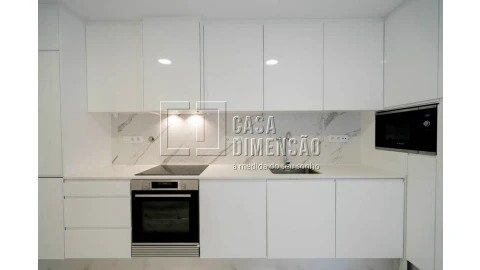 Apartamento T1 para Venda em Carnaxide e Queijas